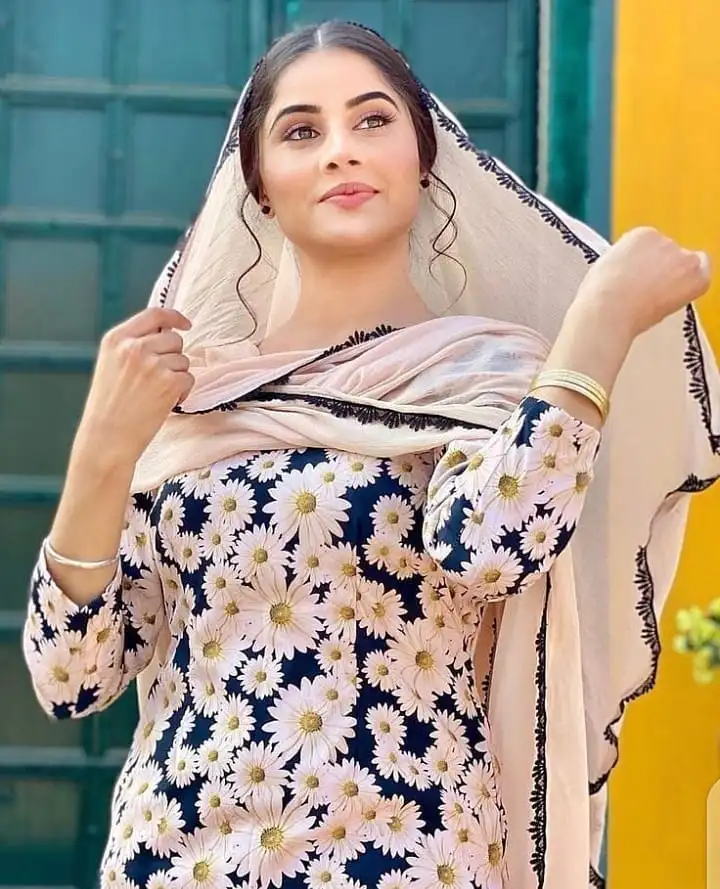 Roshni - Hot Call Girl in Guwahati